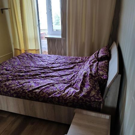 Cozy One Bedroom Apartment Kiev Exterior photo